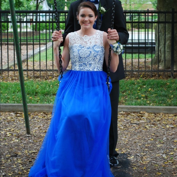 Prom dress - Picture 2 of 3